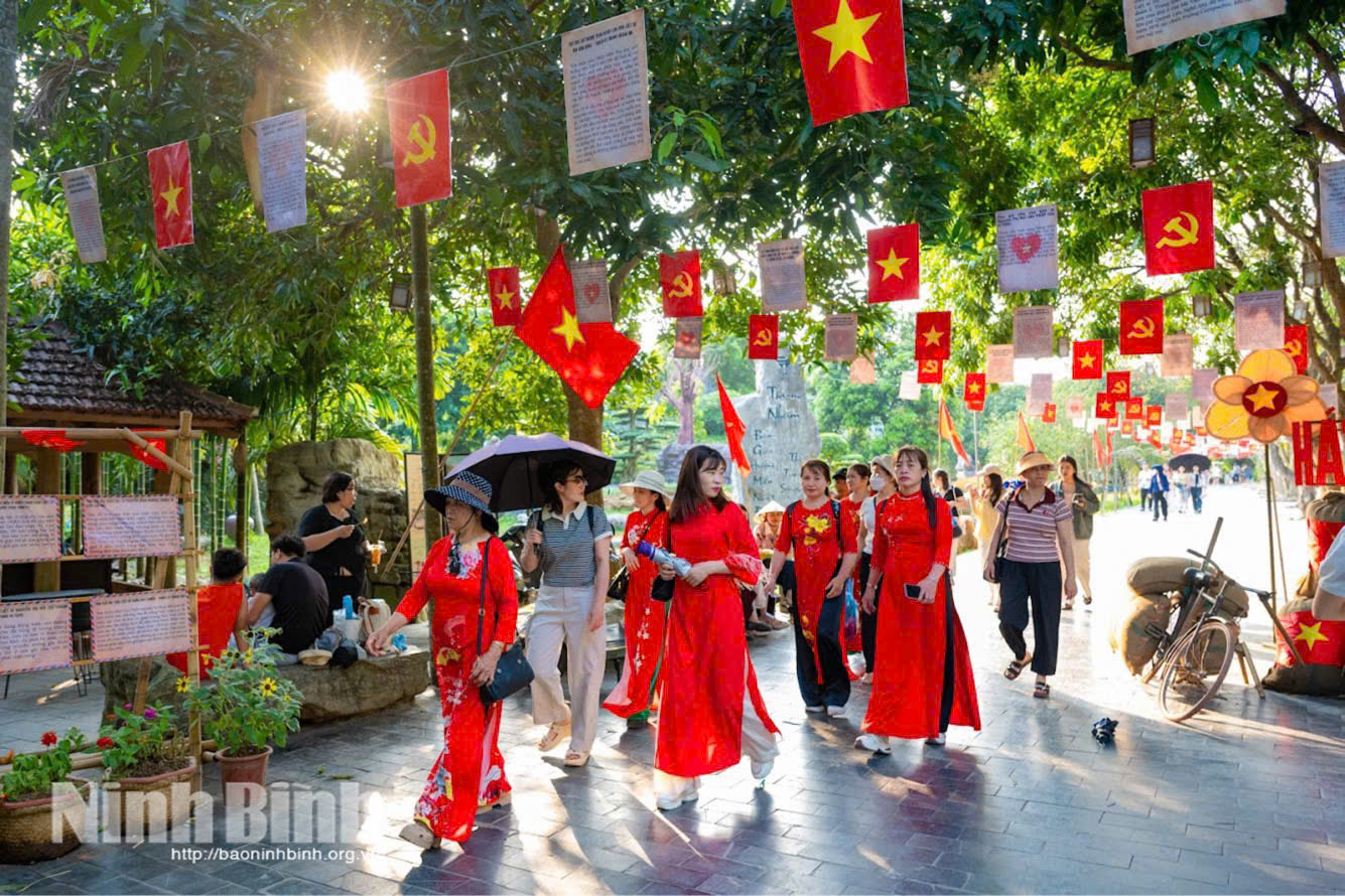 Thung Nham Ecotourism site is a popular tourist attraction in Ninh Binh.
