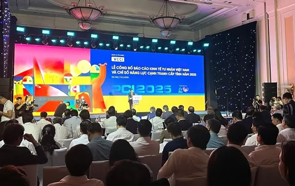 The launch of the 2025 Provincial Competitiveness Index and Vietnam Private Economic Report 2025 on May 15 (Photo: VCCI)