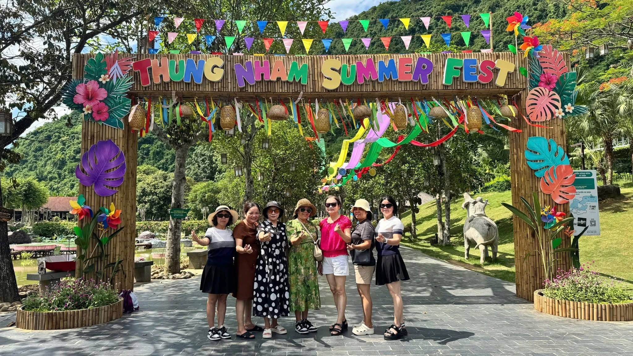 Thung Nham Ecotourism Area attracts large numbers of visitors seeking sightseeing, exploration, and immersive experiences.