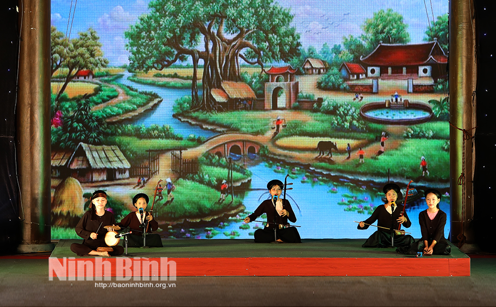 The enthusiatic participation of young people play a vital role in preseving and promoting the value of Xam singing in Yen Tu commune.