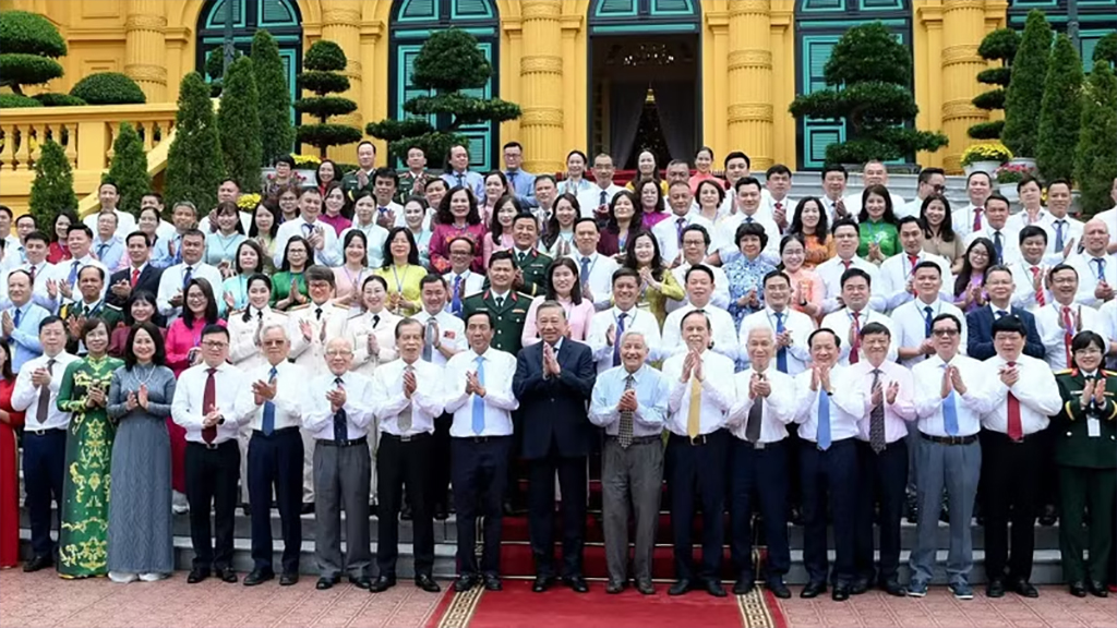 Party General Secretary and State President To Lam meets with 101 outstanding journalists who win the National Press Awards over the years on June 16, 2026, ahead of the 101st anniversary of Viet Nam Revolutionary Press Day (June 21, 1925 2026). (Photo: DANG KHOA)