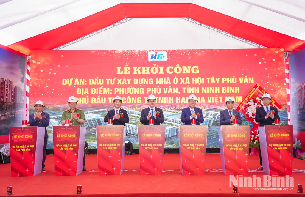 Delegates at the ground breaking ceremony.