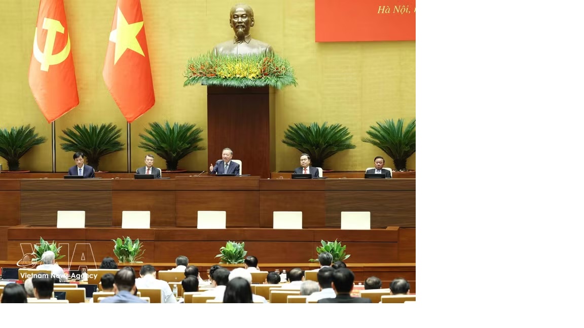 Party General Secretary and State President To Lam (centre) chairs the conference. (Photo: VNA)