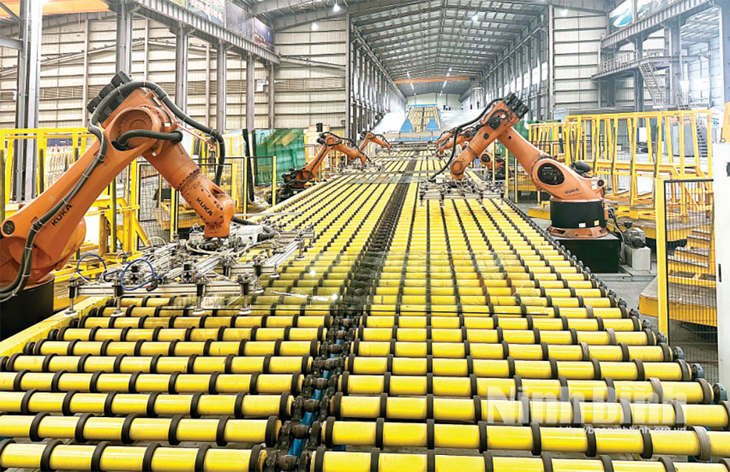 Production line at CFG floating glass Co.,Ltd in Ninh Binh.