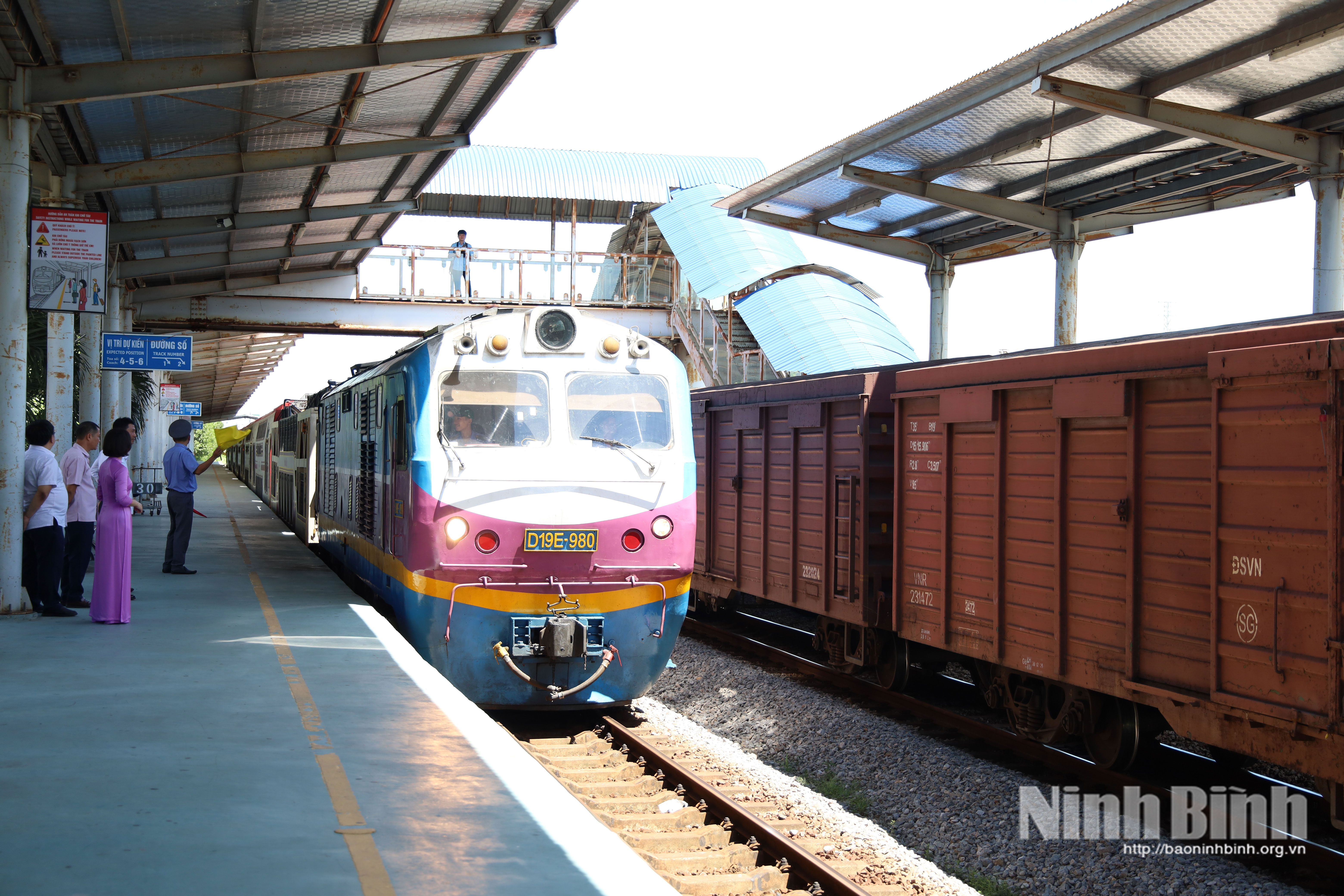 The luxury tourist train arrives Ninh Binh station.