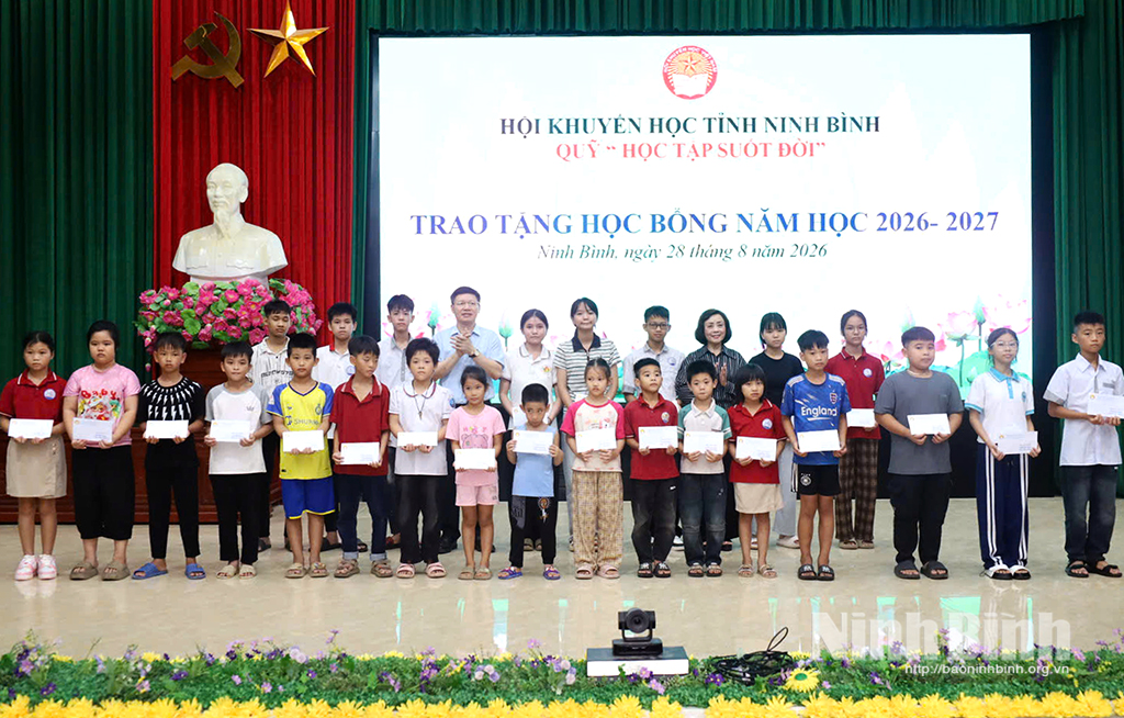 In the first nine months of 2026. Study promotion associations at provincial, grassroots, branch and clan levels raised and allocated more than 11 billion VND for scholarships and academic awards, benefiting 32,548 student recipients.