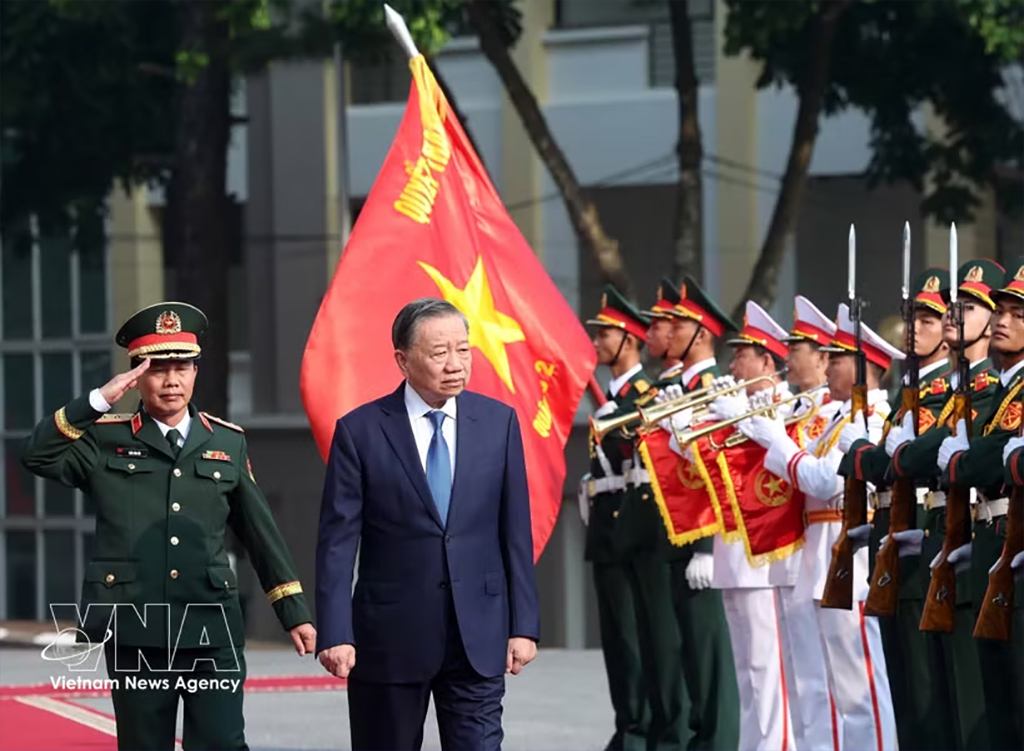 General Secretary of the Communist Party of Vietnam Central Committee and President To Lam, who is also Secretary of the Central Military Commission, reviews the Guard of Honour at the ceremony in Phu Tho province on October 12, 2026. (Photo: VNA)