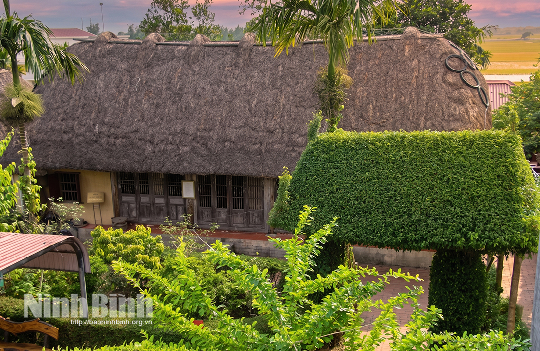 Unique structure of sedge-thatch house.